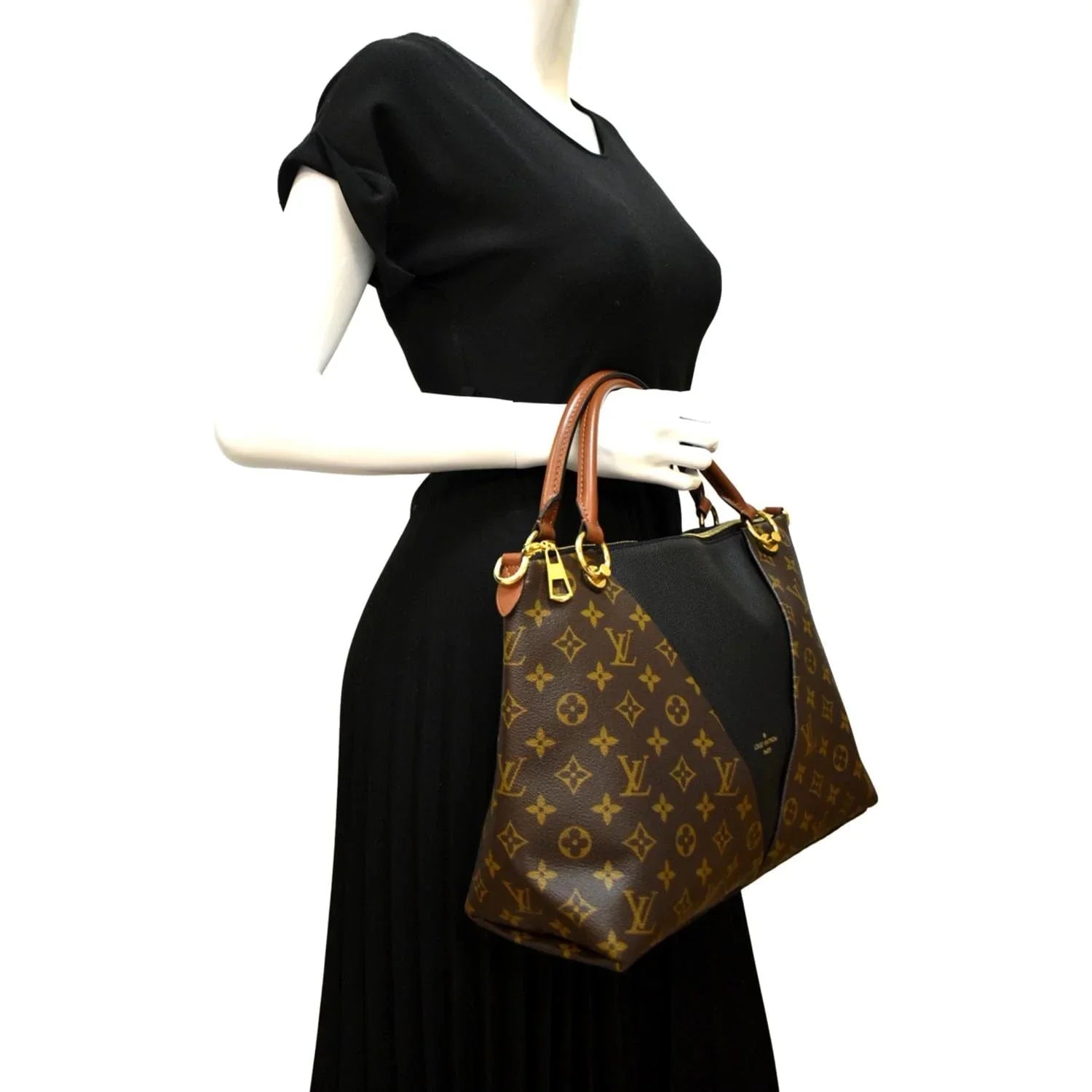 Pre-owned LOUIS VUITTON V MM Monogram Leather Hobo Bag Black