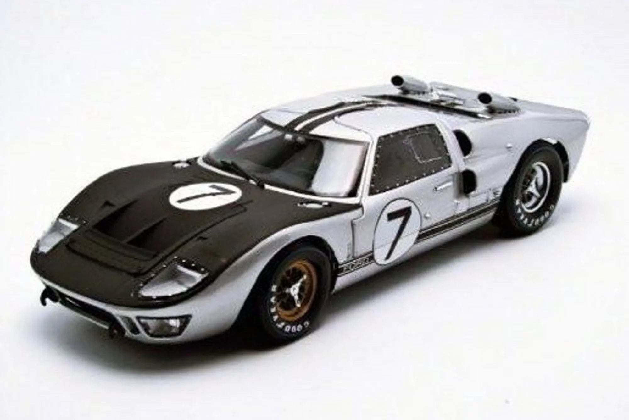 1966 Ford GT-40 MK II, Silver - Shelby SC404 - 1/18 Scale Diecast Model Toy Car