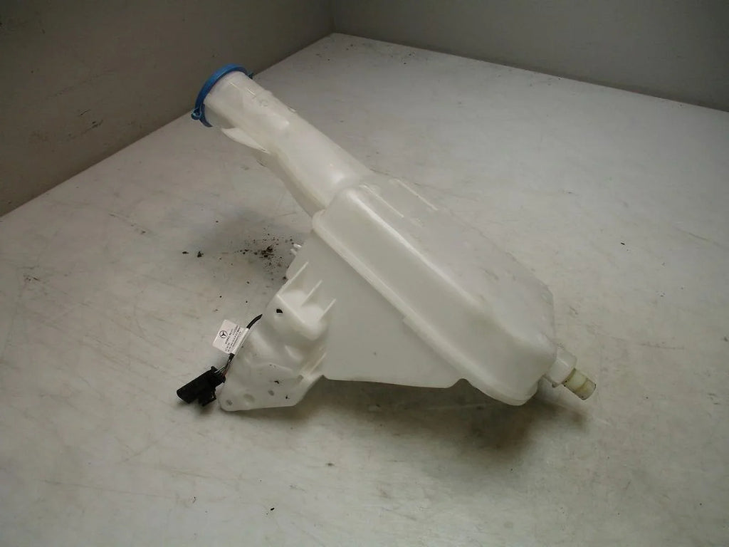 Pre-Owned 2023 Mercedes Sprinter Windshield Washer Fluid Bottle OEM (Good)
