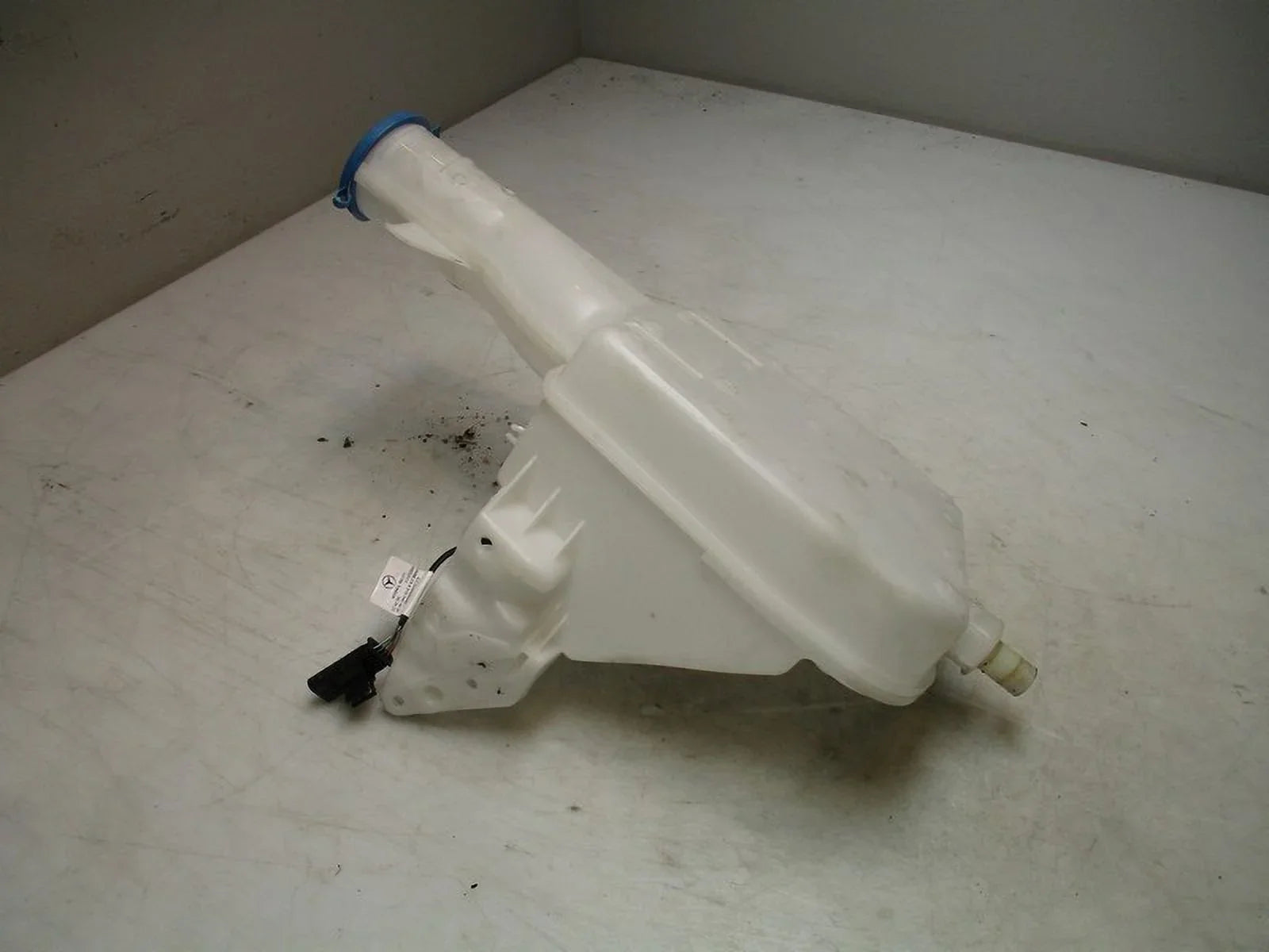 Pre-Owned 2023 Mercedes Sprinter Windshield Washer Fluid Bottle OEM (Good)