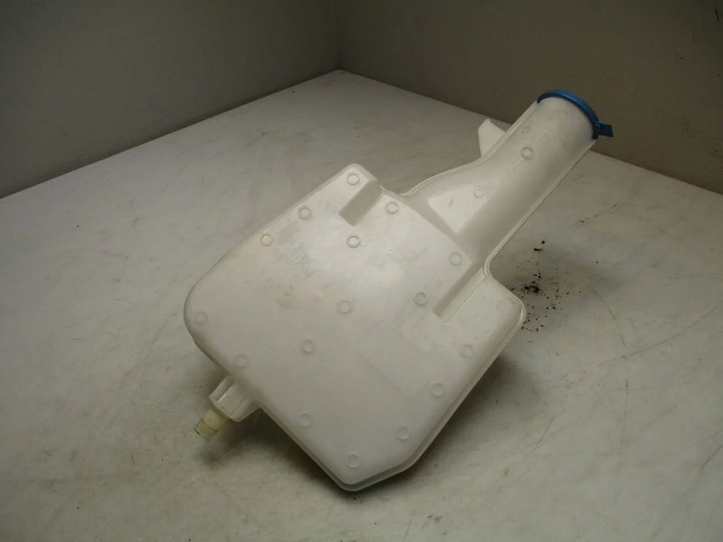 Pre-Owned 2023 Mercedes Sprinter Windshield Washer Fluid Bottle OEM (Good)