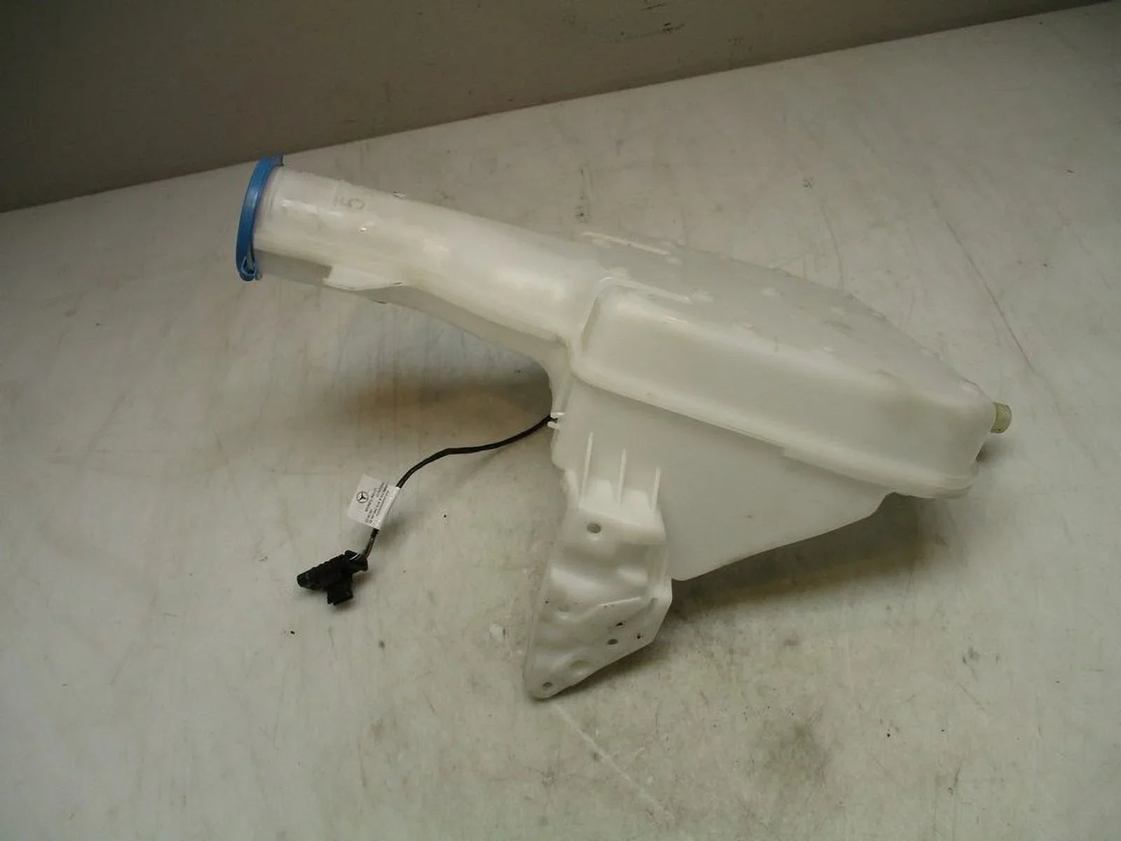 Pre-Owned 2023 Mercedes Sprinter Windshield Washer Fluid Bottle OEM (Good)