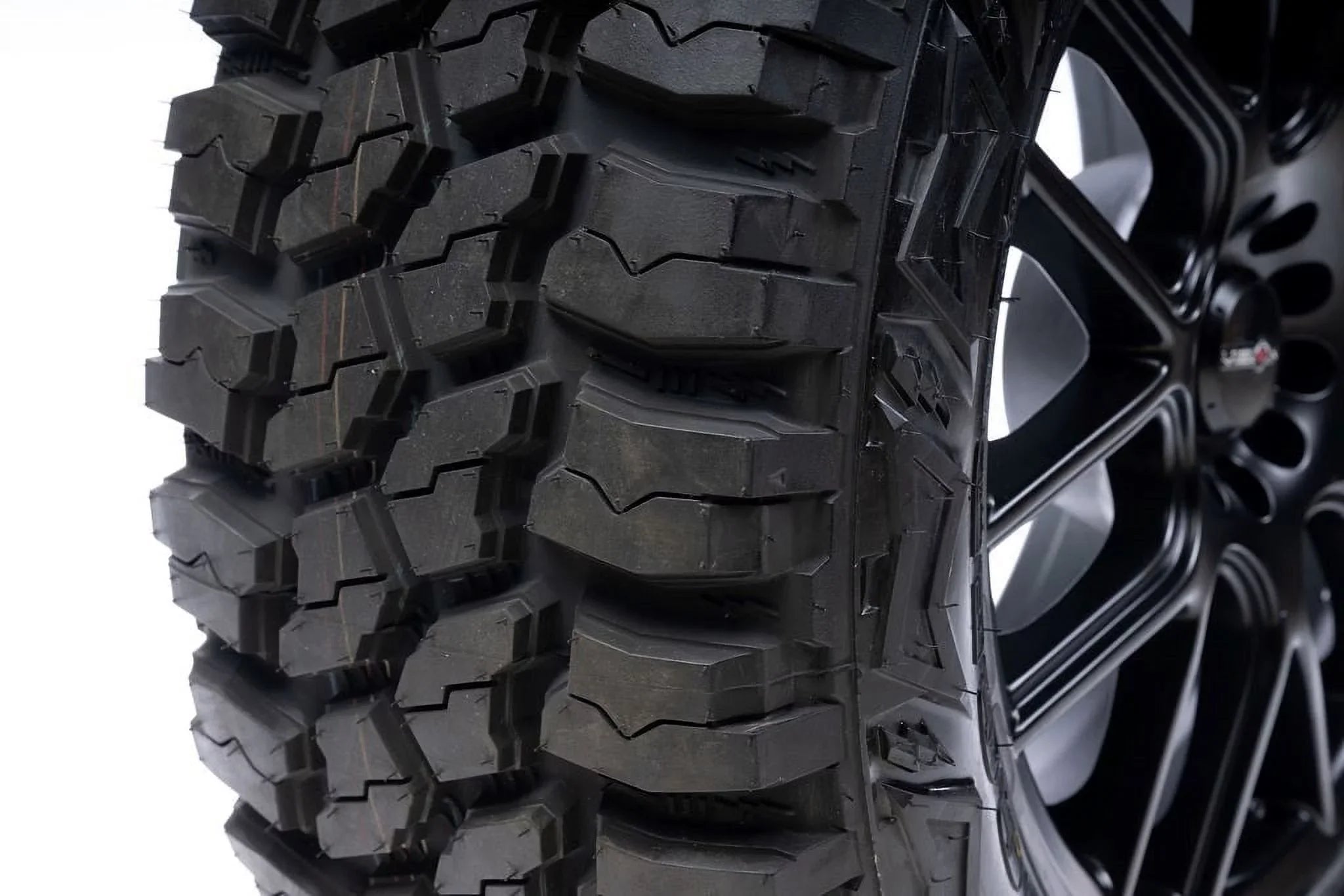 LT295/70R17 121/118Q AMERICUS RUGGED M/T E/10 BW