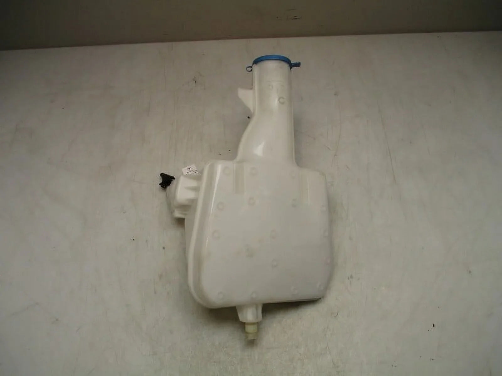 Pre-Owned 2023 Mercedes Sprinter Windshield Washer Fluid Bottle OEM (Good)