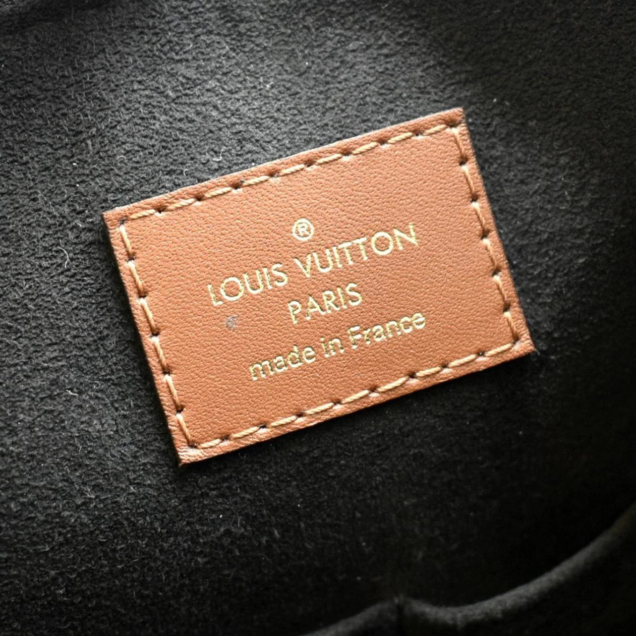 Pre-owned LOUIS VUITTON V MM Monogram Leather Hobo Bag Black