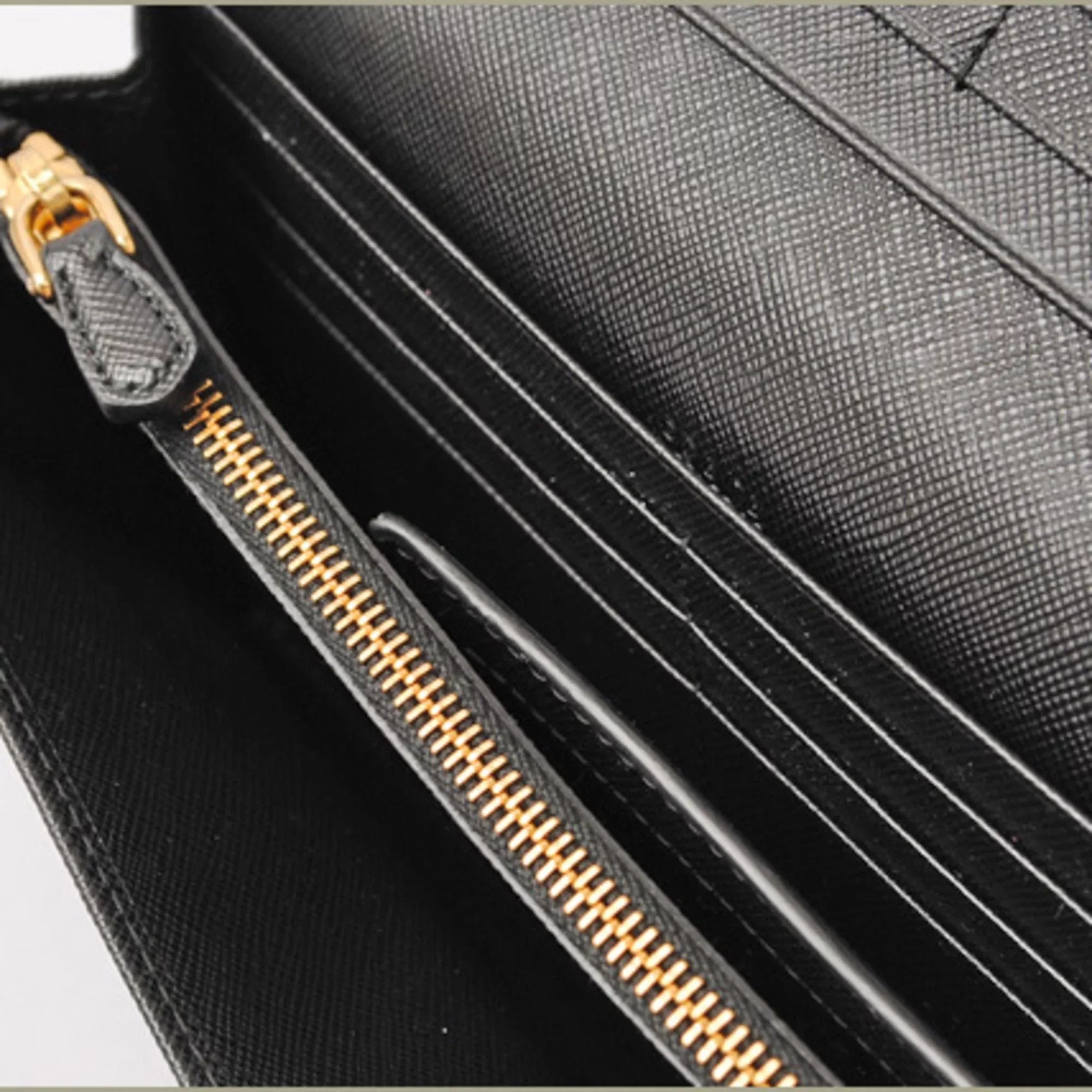 Pre-Owned Prada Wallet PRADA Long wallet 1M1132 Pass Case with Saffiano Triangle NERO Black Outlet (Like New)
